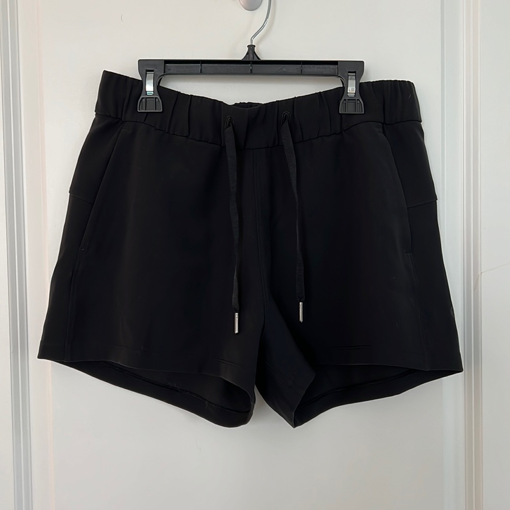 Lulu Lemon Size 6 Short!